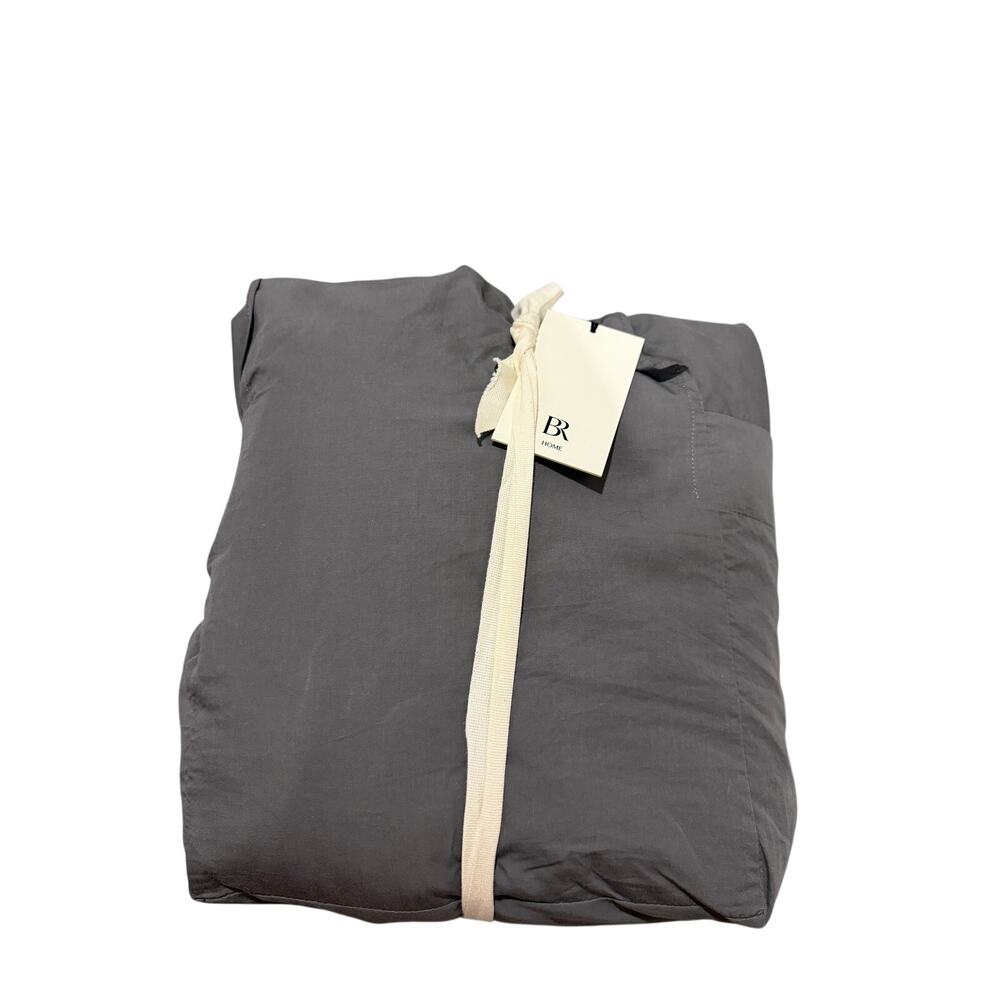 Banana Republic Home duvet cover set in a neutral gray color Size King